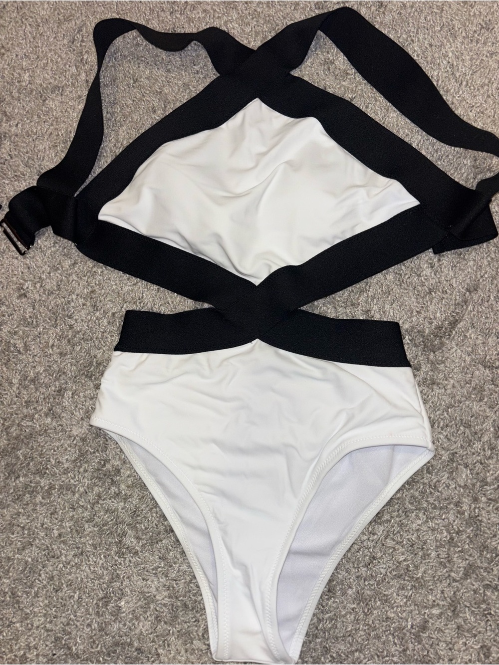 White and Black women' One-Piece Swimsuit with Strappy Cutout